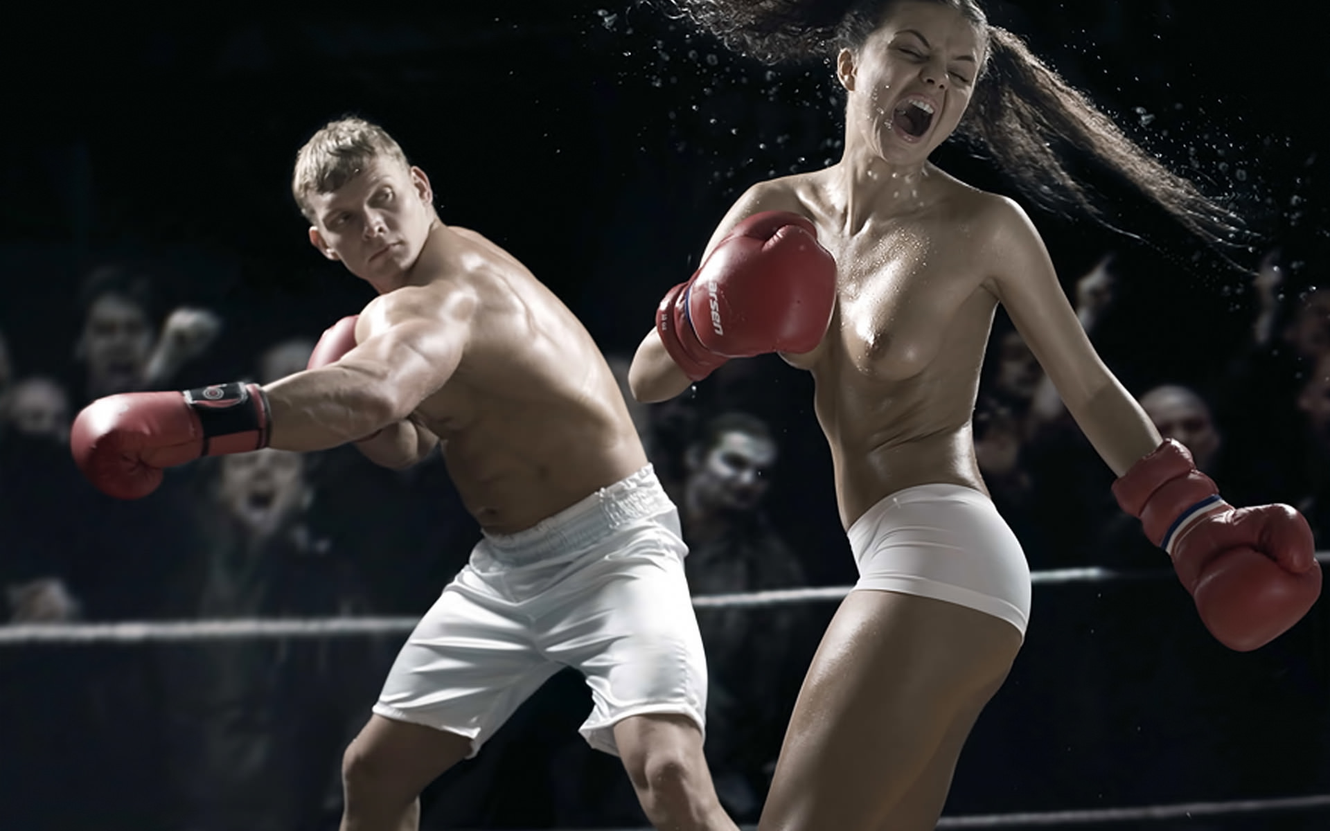 Женщина против мужчины на ринге