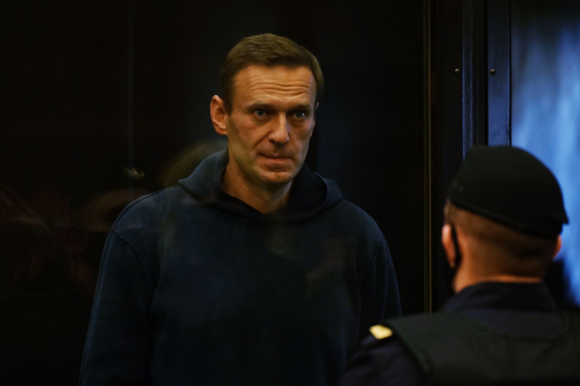 Навальный шествует в суд
