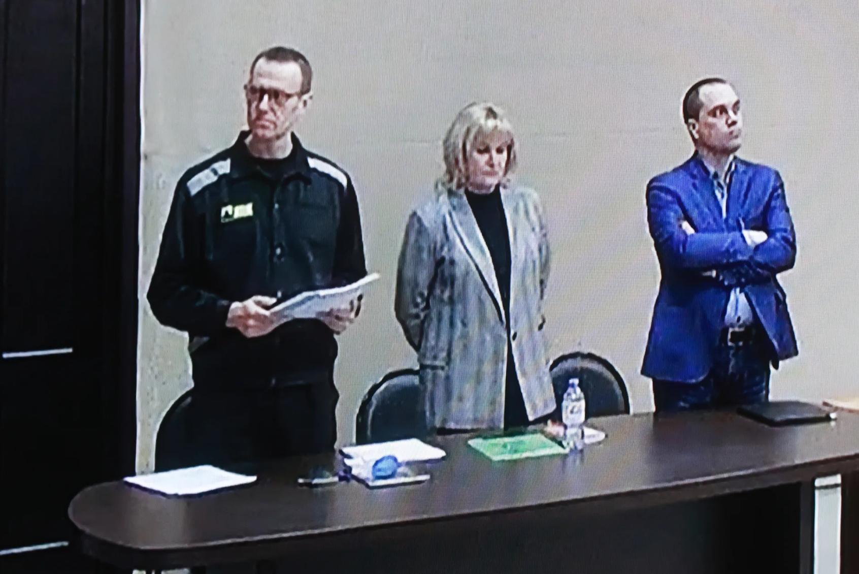 Алексей Навальный на оглашении приговора по новому делу. Фотография