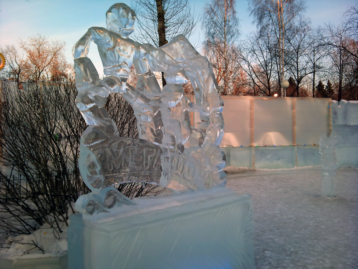 Ледяная фигура мегафон в Томске
