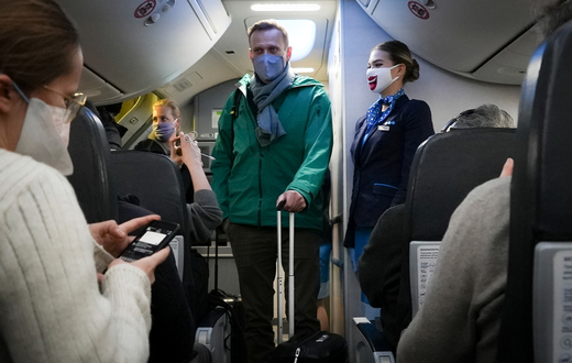Навальный в самолете